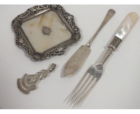 A HALLMARKED SILVER MOTHER OF PEARL TRAY AND MOTHER OF PEARL HANDLED FORK ETC