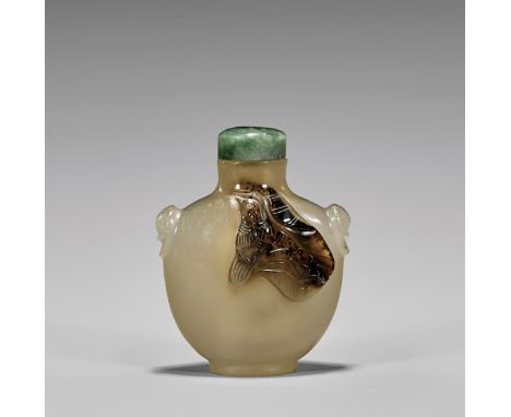 ANTIQUE CHALCEDONY AGATE SNUFF BOTTLEFinely hollowed, antique Chinese carved chalcedony agate snuff bottle; of rounded spade 