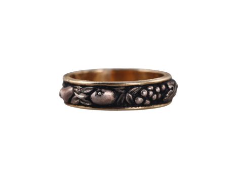  Metal  : 18k Gold/ Sterling Silver   Designer  : Buccellati    Gemstone  : None   Measurements  : Ring size 6, width 5mm.   