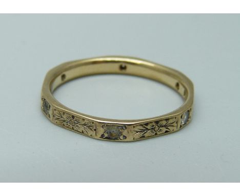 A 9ct gold eternity ring with engraved decoration, 2.2g, Q 