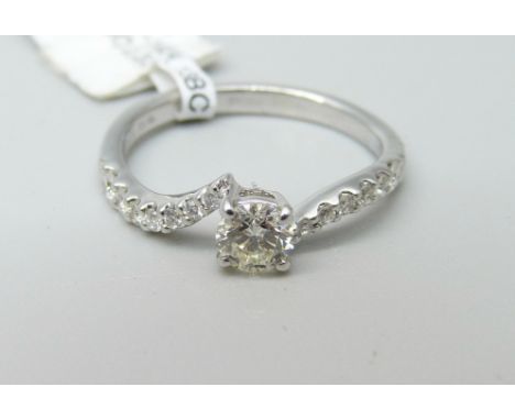 An 18ct white gold and diamond ring, 2.4g, L 