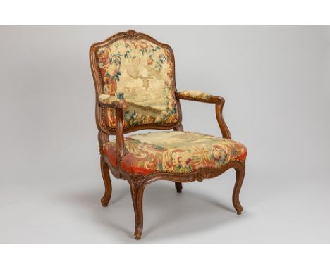 18th Cent. Louis XV style armchair with typical design and with original Aubusson tapestryAchttiende eeuwse Lodewijk XV-faute