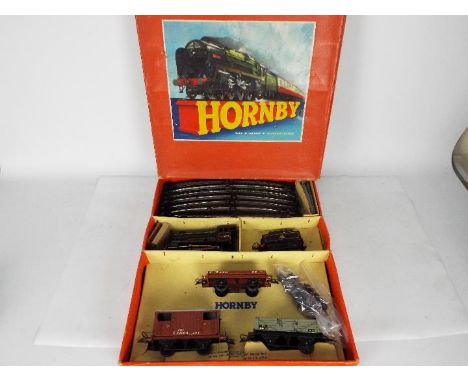 Hornby - A post war boxed O Gauge Hornby #40031 Clockwork Train Goods Set No.50. The set contains 0-4-0 steam locomotive and 