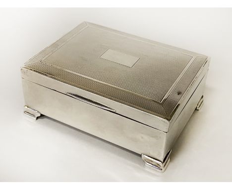 ENGINE TURNED SILVER CIGARETTE CASKET - 4.5 CMS (H) APPROX