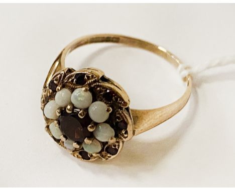 9CT GOLD RING SET WITH OPALS &amp; GARNETS IN ORNATE SETTING - SIZE O/P