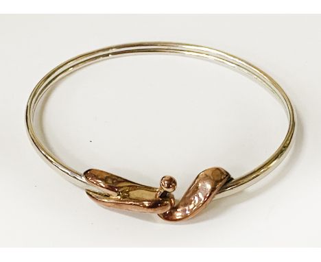 9CT GOLD BANGLE - APPROX 5.1 GRAMS