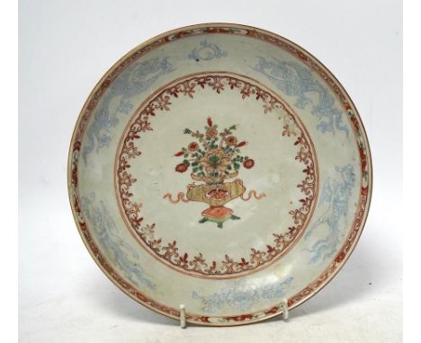 A Chinese famille verte dish, Kangxi/Yongzheng period, 22cm diameter. Condition - fair, some wear on the decorationShallow ch