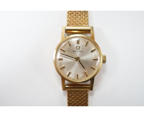 A lady's modern 9ct gold Omega manual wind wrist watch, on an associated 9ct gold bracelet, overall 18cm, gross weight 21.8 g