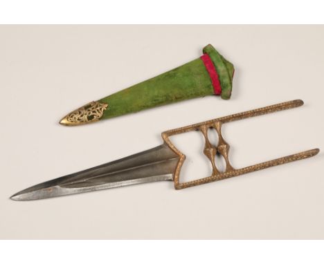 19th century Wootz Damascus Katar dagger, the blade covered with a velvet brass scabbard, the hilt with double knop grip, dec
