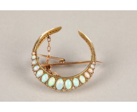 Ladies opal brooch in crescent form, mounted with fifteen graduated opals on yellow metalDiameter 3cm, Weight 6.7g
