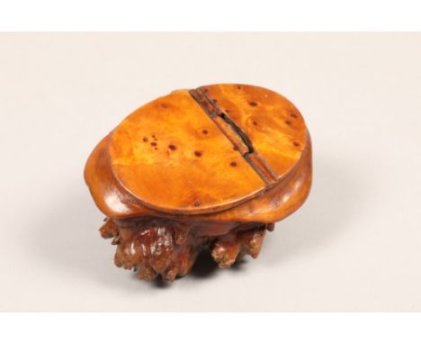 Scottish burr elm snuff box, stamped Geo Clair wooden hinged cover, natural burr finishLength 8cm, Width 7cm, Height 4.5cm