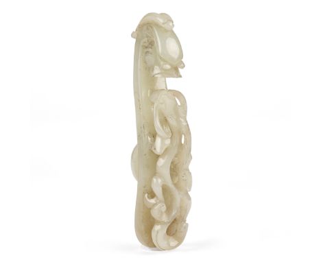 Chinese delicately carved white jade belt hook in the form of a dragon.Height: 3 1/2 in x width: 3/4 in x depth: 7/8 in. Gros