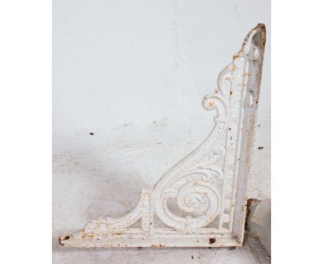 2 Victorian painted cast iron architectural wall brackets together with a salvaged rain hopper. Measures: 47cm x 39cm.