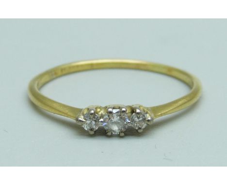 An 18ct gold, three stone diamond ring, approximately 0.25ct diamond weight, 1.5g, R/S 