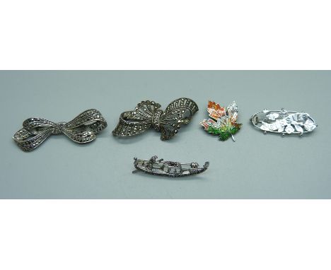 Five silver brooches, 30g, (enamelled brooch a/f) 