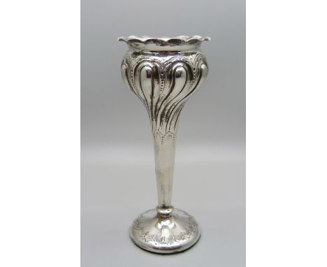 A silver specimen vase, Chester 1903, 13.5cm 