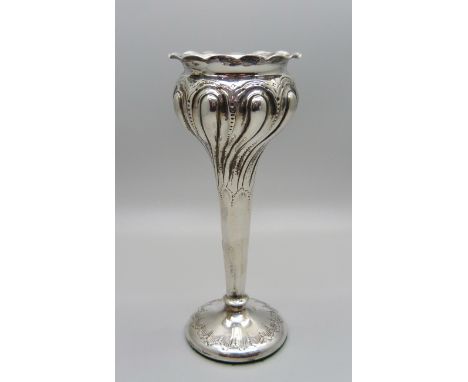 A silver specimen vase, Chester 1903, 13.5cm 