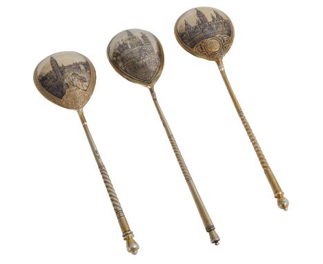  A GROUP OF THREE ANTIQUE RUSSIAN SILVER AND NIELLO SPOONS WITH VIEWS OF MOSCOW, VARIOUS MAKERS, LATE 19TH - EARLY 20TH C.  T