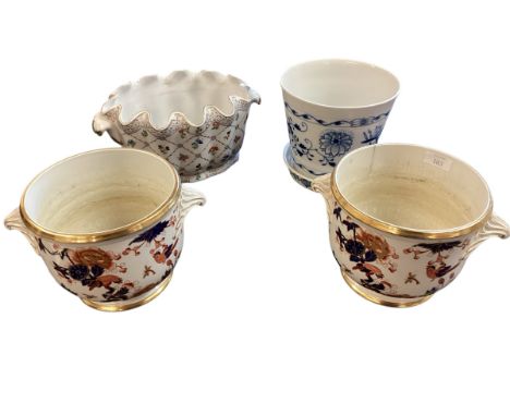 A quantity of china to include a pair of Coalport Cachepots, decorated in the Imari palette with gilding, birds and foliage, 