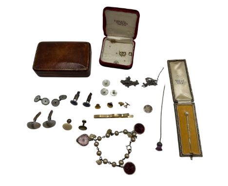 A quantity of items to include a pearl stick pin, in a box marked Heming &amp; Co, 28 Conduit Street, London, W; a hat pin wi