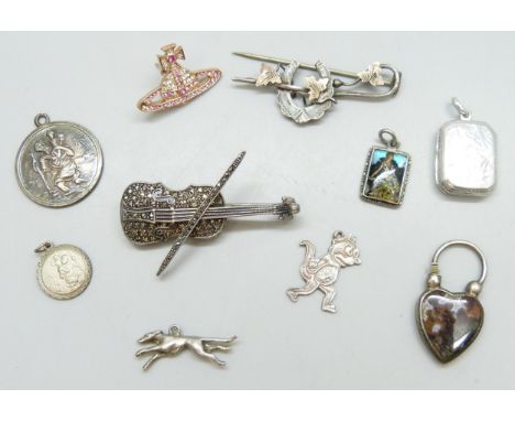 A collection of jewellery including a white metal agate set padlock, a silver locket, a silver brooch in the form of a violin