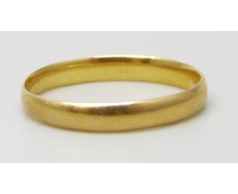 A 22ct gold wedding band ring, 1.4g, J/K