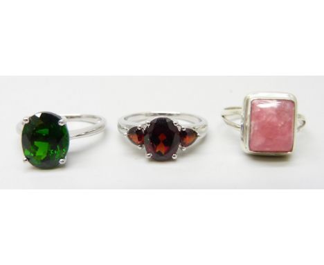 Three silver rings set with 2.57ct garnet, 4.1ct rhodochrosite and 3.50ct Russian diopside, 8.5g total