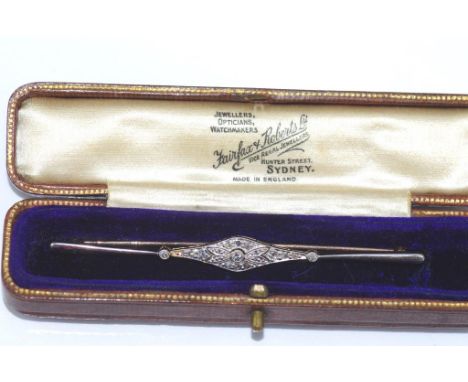 Good vintage 18ct gold and diamond brooch in a fitted box, weight: approx 5,7 grams, size: 8cm width