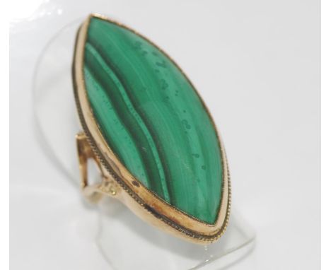 Hallmarked 9ct gold and malachite ring weight: approx 10.8 grams, size: K/5