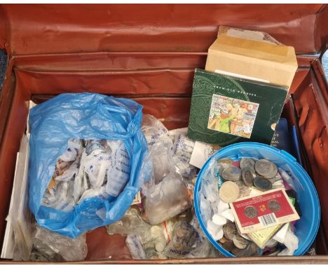 Vintage tin trunk comprising assorted GB copper and other coinage, Britain's First Decimal Coins, Star Trek coins, Henry VIII