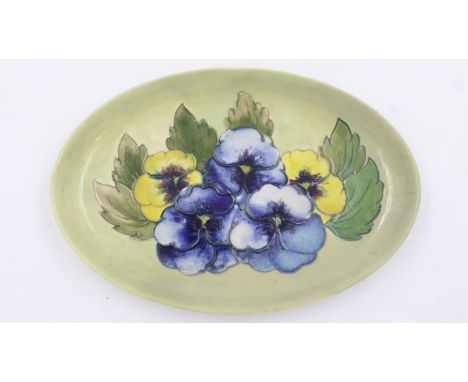 Moorcroft oval plate in the Pansy pattern, no chips or cracks , L: 23 cm. UK P&amp;P Group 1 (£16+VAT for the first lot and £