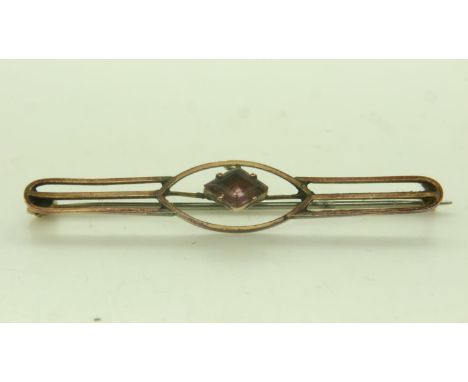 9ct gold amethyst set brooch, L: 45 mm, 1.7g. UK P&amp;P Group 0 (£6+VAT for the first lot and £1+VAT for subsequent lots) 