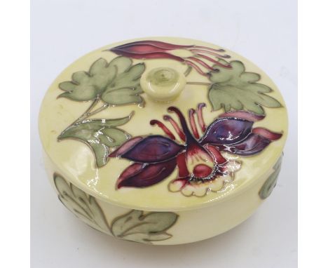 Moorcroft covered circular box in the Persia pattern, no chips or cracks, D: 16 cm. UK P&amp;P Group 2 (£20+VAT for the first