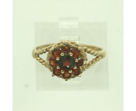 9ct gold garnet set flower-head cluster ring, size J/K, 1.6g. UK P&amp;P Group 0 (£6+VAT for the first lot and £1+VAT for sub