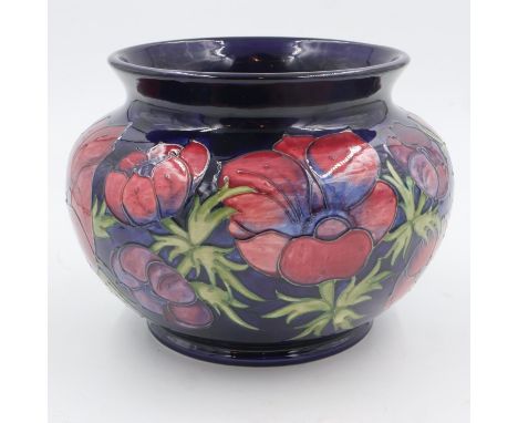 Large Moorcroft planter in the Anemone pattern, D: 29 cm, no cracks or chips. UK P&amp;P Group 2 (£20+VAT for the first lot a