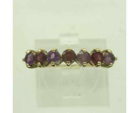 9ct gold ring set with amethysts and garnets, size Q, 1.6g. UK P&amp;P Group 0 (£6+VAT for the first lot and £1+VAT for subse
