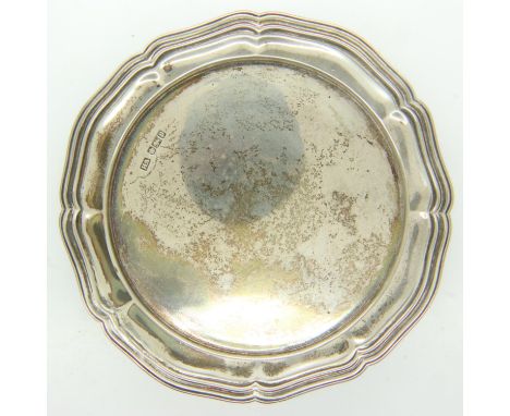 Hallmarked silver circular card tray with scalloped edge, 121g, D: 15cm. UK P&amp;P Group 1 (£16+VAT for the first lot and £2