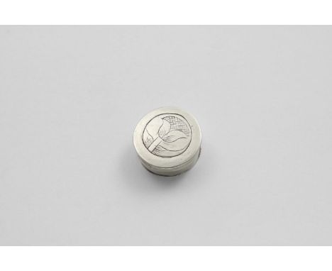 A SMALL LATE 17TH CENTURY PATCH BOX circular with a scratched tulip on the cover;  0.75"  (2 cms) diameter