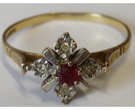 9CT GOLD RUBY & DIAMOND RING 