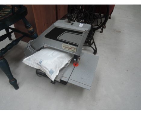 A vintage Bandsaw (Powerline BK2)