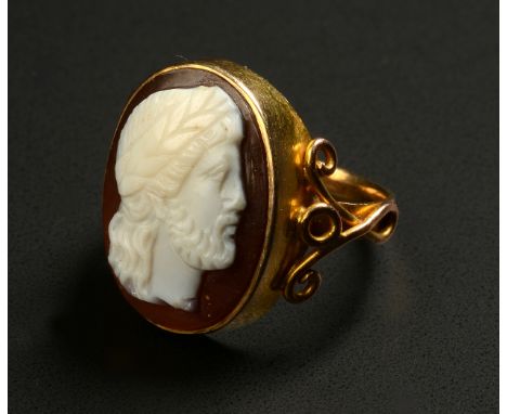 A VICTORIAN SARDONYX CAMEO RING, in 9ct rose gold, the oval portrait of Zeus in profile, collet set, applied twisted wire to 