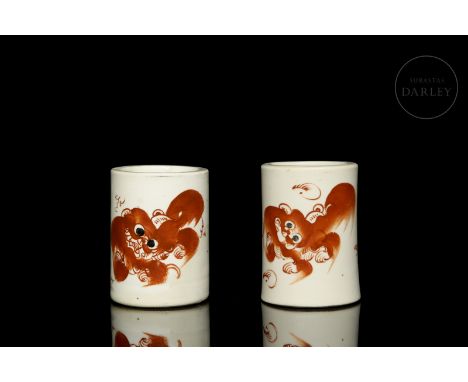 Ceramic vessels, with an elongated cylindrical body, decorated with the image of a large beast with open eyes, claws and shar