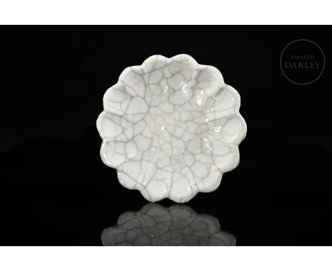 Ceramic modelled in the form of a small dish, with a narrow circular base and lobed body and profile, imitating the morpholog