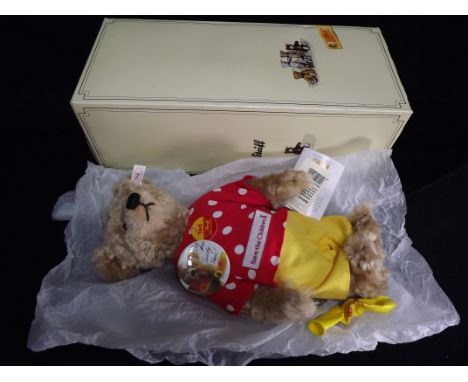 Germany Margarete Steiff Giengen/Brenz - 654442 'Ted' Save the Children Teddy Bear. Charity Limited Edition c1996. Knopf im O