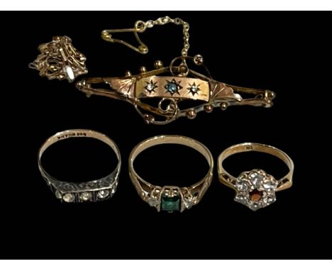 9 carat gold brooch, chain link bracelet and three rings.