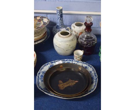 Group of Chinese ceramics and two lacquer dishes comprising a 18th century Chinese export dish (a/f), famille vert cup, (a/f)