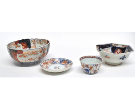 Quantity of Chinese/Japanese ceramics including a teabowl and saucers, small octagonal dish and further fluted bowl (qty)