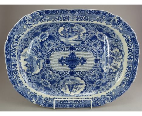 An early nineteenth century blue and white transfer-printed Spode Net pattern well and tree platter, c.1815. It is unmarked t