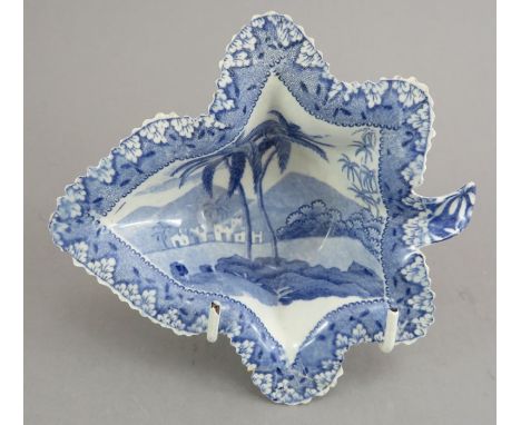 An early nineteenth century blue and white transfer-printed Spode Indian Sporting series leaf-shaped pickle dish, c.1810. It 