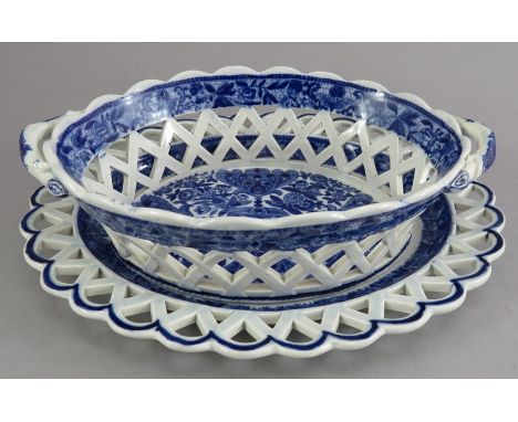 An early nineteenth century blue and white transfer-printed Spode Flower Cross pattern chestnut basket and stand, c.1815. It 